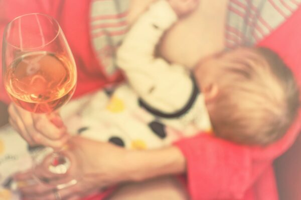 Pode ingerir álcool durante a amamentação?