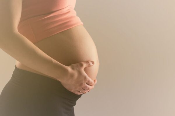 O plástico e o risco à saúde fetal